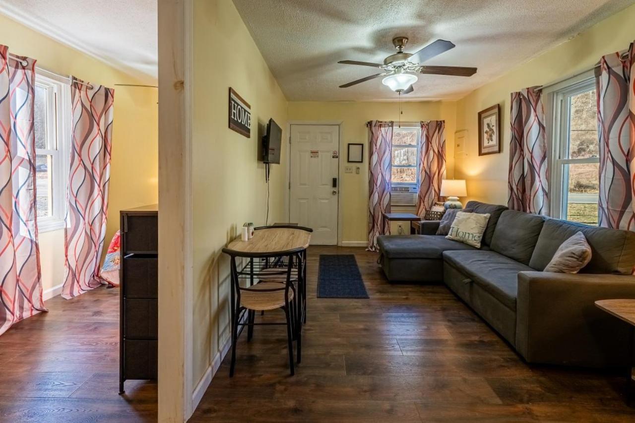 Quaint By The Creek Private * Pipestem
